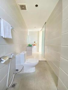 Kylpyhuone majoituspaikassa Villa Aryaguna