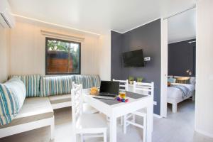 a living room with a couch and a table with a laptop at Tamarit Beach Resort in Tamarit
