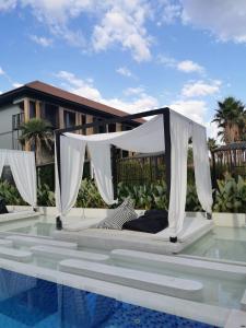 Bazén v ubytování The Peem Hotel nebo v jeho okolí