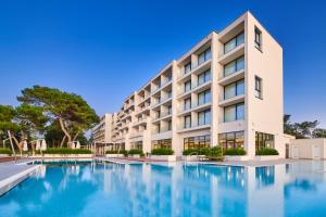 Bazén v ubytování Hotel Sipar Plava Laguna nebo v jeho okolí