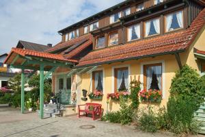 Budova, kde se apartmán nachází + 2 fotografie
