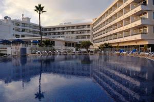 Bazén v ubytování VIK Hotel San Antonio nebo v jeho okolí