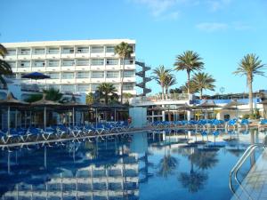Bazén v ubytování VIK Hotel San Antonio nebo v jeho okolí