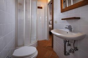 A bathroom at Borgo Palazzuolo Vecchio