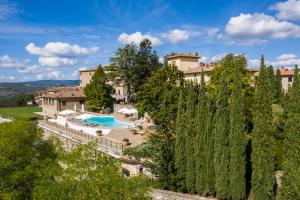 The swimming pool at or close to Rocca Di Castagnoli