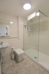 A bathroom at Lochrin Apartments by Edinburgh City Apartments
