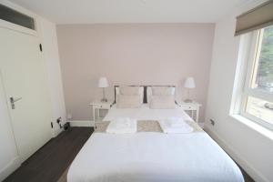 Cama o camas de una habitación en Lochrin Apartments by Edinburgh City Apartments