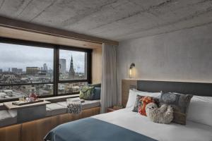 Postel nebo postele na pokoji v ubytování Treehouse Hotel London