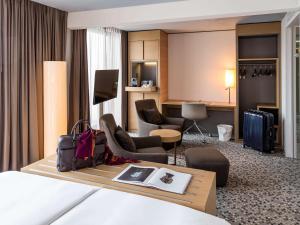 Prostor za sedenje u objektu Pullman Basel Europe