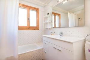 Ein Badezimmer in der Unterkunft Villa Cami de Aucanada