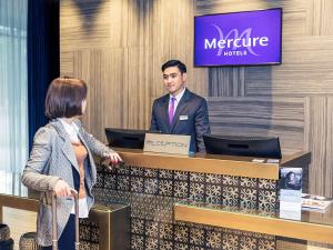 Lobbyen eller receptionen på Mercure Almaty City Center