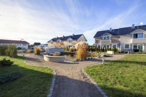a row of houses in a residential neighborhood at Klein Venedig Whg 21 in Ueckeritz