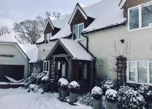 Shoyswell Cottage during the winter 