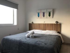 una camera con letto e testata in legno di Thomas Apartments a Ayia Napa