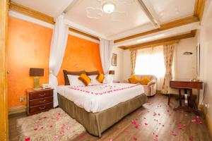 Voodi või voodid majutusasutuse Marble Arch Hotel toas