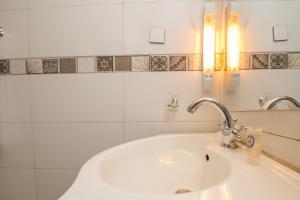 Vannituba majutusasutuses Marble Arch Hotel