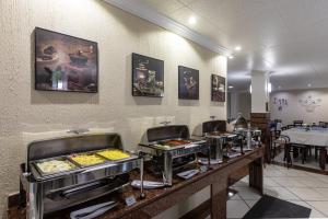 
Um restaurante ou outro lugar para comer em Aguas do Iguaçu Hotel Centro
