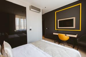 Postel nebo postele na pokoji v ubytování Maccani Black Luxury Suites
