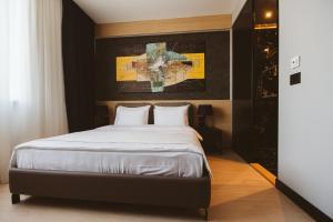 Postel nebo postele na pokoji v ubytování Maccani Black Luxury Suites
