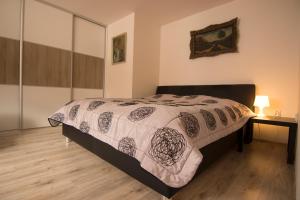 Posteľ alebo postele v izbe v ubytovaní Apartmány Malý Princ