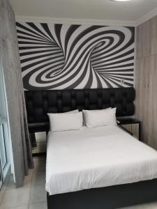 Een bed of bedden in een kamer bij Grand Apartments Umhlanga