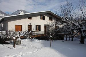 a house in the snow with snow covered trees at Chalet avec jardin in Bourg-Saint-Maurice