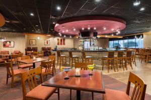 Restoran atau tempat makan lain di Holiday Inn Knoxville West - Cedar Bluff, an IHG Hotel