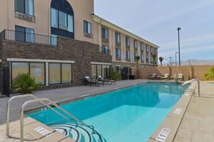 a swimming pool in front of a building at Holiday Inn Express & Suites Indio - Coachella Valley, an IHG Hotel in Indio