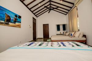 Postel nebo postele na pokoji v ubytování Ardeen Villa - superb 3 bedroom beachfront for 6, BB, free pick up for 7 night stays arriving together, fully serviced, taxes included