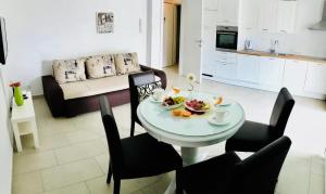 Kuchyň nebo kuchyňský kout v ubytování Diamant Apartments