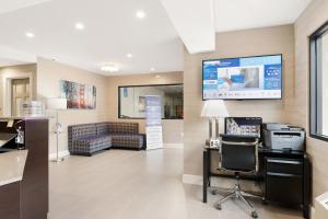a dental office with a waiting room with a desk and chair at Best Western Red Coach Inn in San Francisco