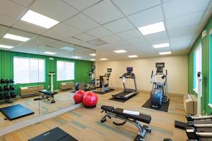 Fitness centrum a/nebo fitness zařízení v ubytování Holiday Inn Express Peoria North - Glendale by IHG