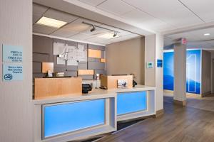 Kuchyň nebo kuchyňský kout v ubytování Holiday Inn Express Peoria North - Glendale by IHG