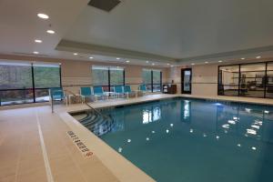 Bazén v ubytování Holiday Inn Express Oneonta by IHG nebo v jeho okolí