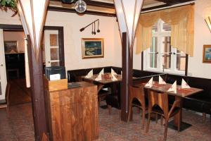 Ein Restaurant oder anderes Speiselokal in der Unterkunft La Rustica Altstadthotel 