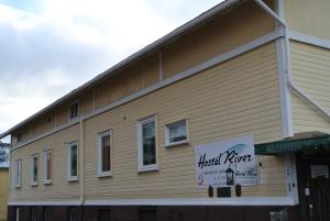 波里里维尔旅馆的侧面有标志的建筑物