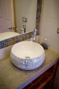 A bathroom at Cabañas La Luz