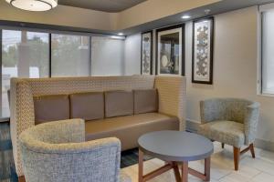 Posezení v ubytování Holiday Inn Express Pittston - Scranton Airport by IHG