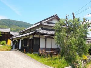 a house with a table in front of it at 古民家民宿 麻の宿 in Kotohira