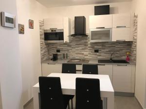 Kuchyň nebo kuchyňský kout v ubytování Ribes House