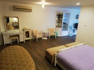 Postel nebo postele na pokoji v ubytování Tata House B&B