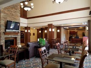 Restaurant o un lloc per menjar a Staybridge Suites Rogers - Bentonville, an IHG Hotel