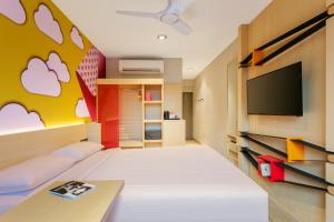 Tempat tidur dalam kamar di Ginger Pune Wakad