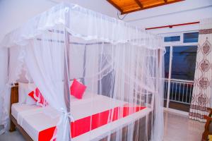 Llit o llits en una habitació de Onaro Beach View