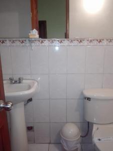 Een badkamer bij El MONARCA AREQUIPA