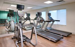 Pusat kecergasan dan/atau kemudahan kecergasan di Holiday Inn Express & Suites Orem-North Provo