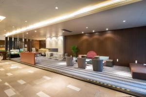 Area lobi atau resepsionis di Holiday Inn Express Shanghai Jinsha, an IHG Hotel