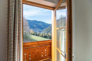 Výhľad na hory alebo výhľad na hory priamo z of the bed and breakfast