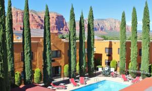 Bazén v ubytování Holiday Inn Express Sedona - Oak Creek by IHG nebo v jeho okolí