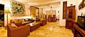TV a/nebo společenská místnost v ubytování Grand Kumala Hotel - Hotel Kumala Legian Kuta Bali